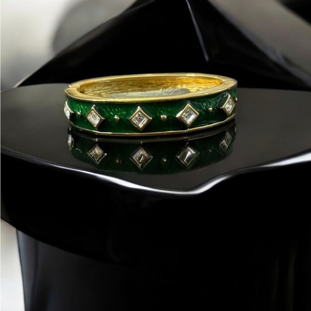 Vintage Green & Gold Plated Hinged Bracelet, diamond shaped inlay crystals 💎💚💛
